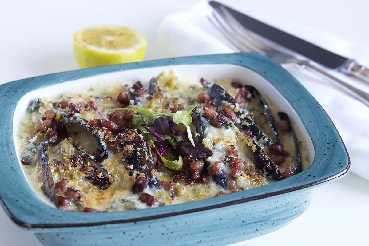 Blue cheese mussels