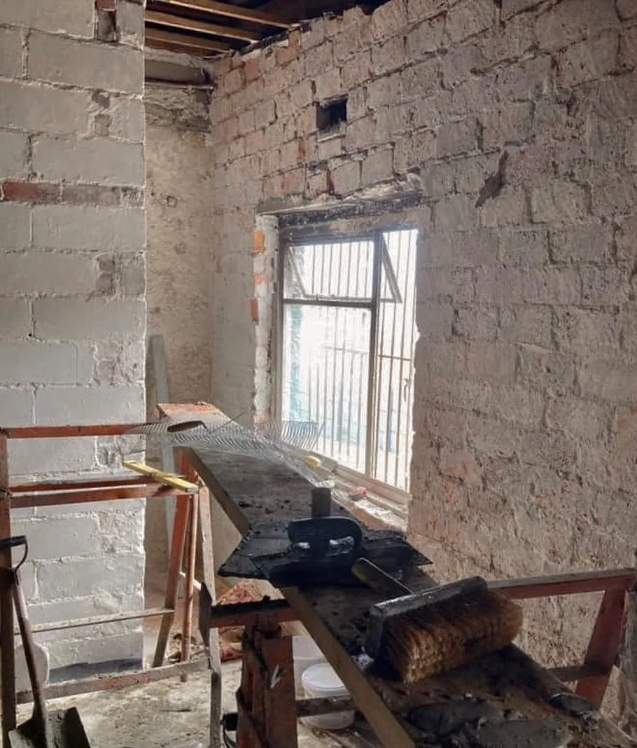 Bare brick walls and builders’ tools during a renovation